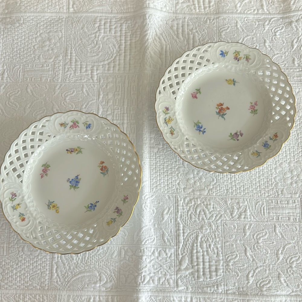 Meissen,german porcelain 2 desert/cookie plates with little flowers and gold rim